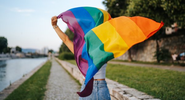 Erika Warner Poland: apoyo para la comunidad LGBTQIA+ con artritis