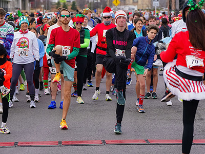 5k runners stretching