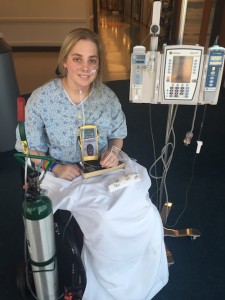 Kristen McAllister en el hospital contra la artritis