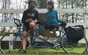 Jen viaja en bicicleta por la artritis