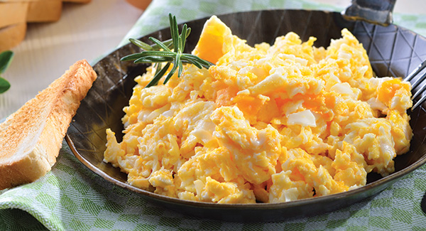 Easy Creamy Scrambled Eggs 