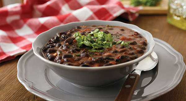 Sopa de frijoles negros con chipotle